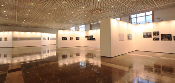 《“2010全国摄影艺术展”河北省获奖作品展》展厅实景