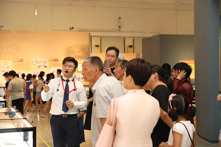 展厅讲解.JPG