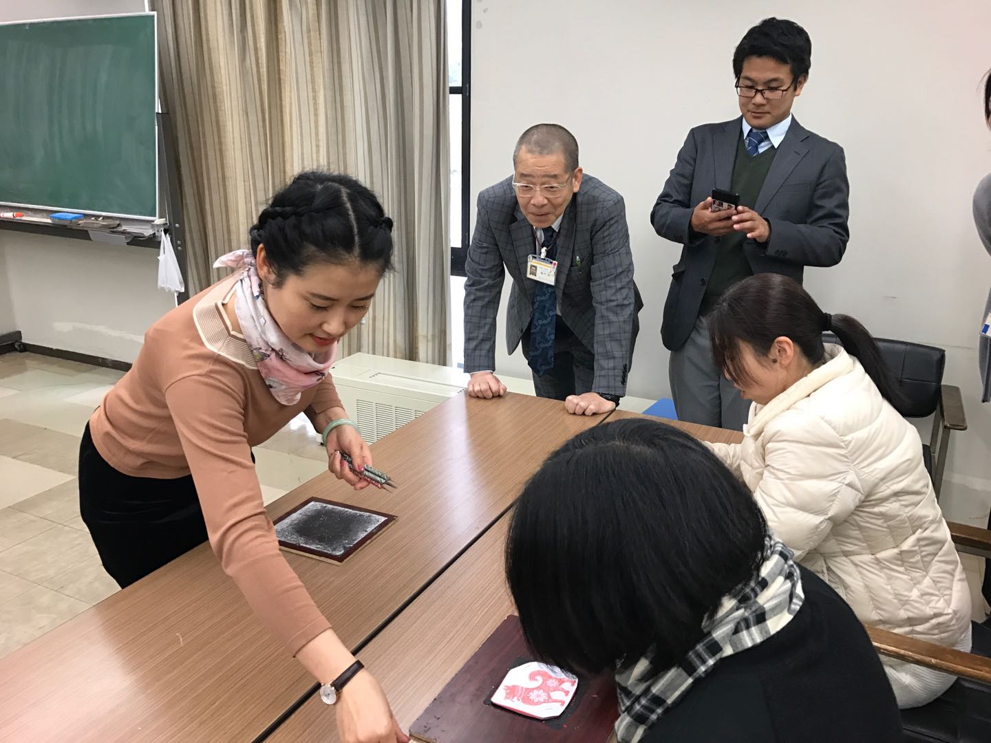 剪纸艺术交流活动1.jpg