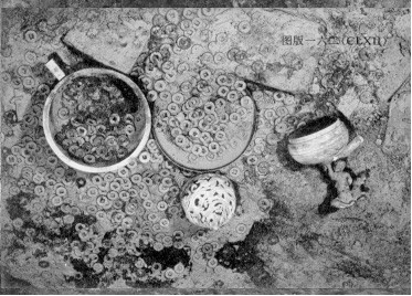 窦绾墓中室钱币出土情况