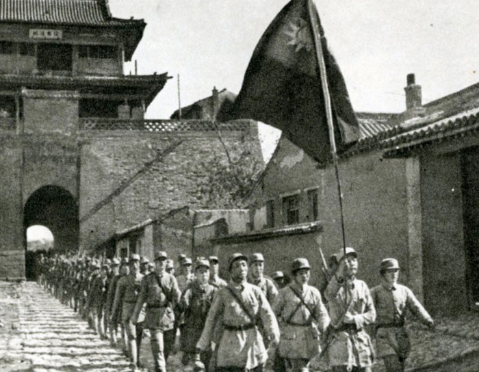 1945年5月13日，八路军解放涞源县城。（晋察冀317）