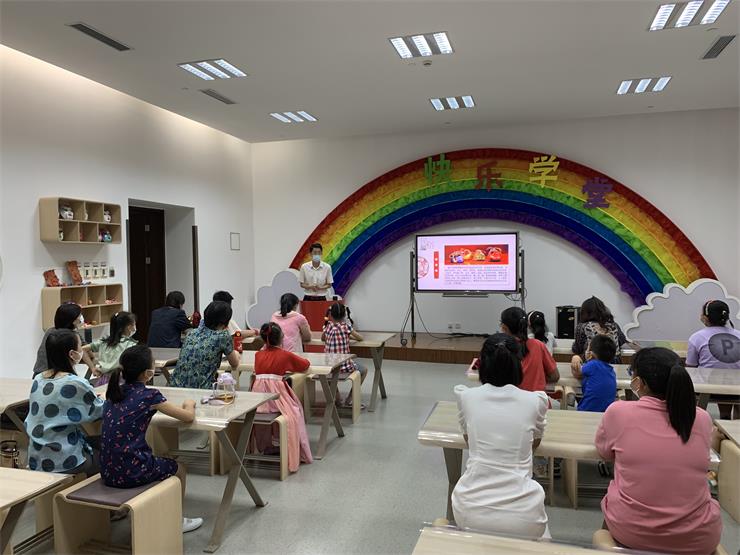 教育人员介绍端午知识.jpg