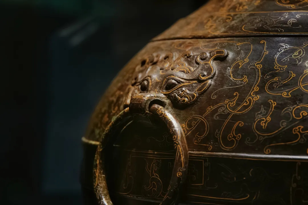 错金银鸟篆文铜壶.jpg